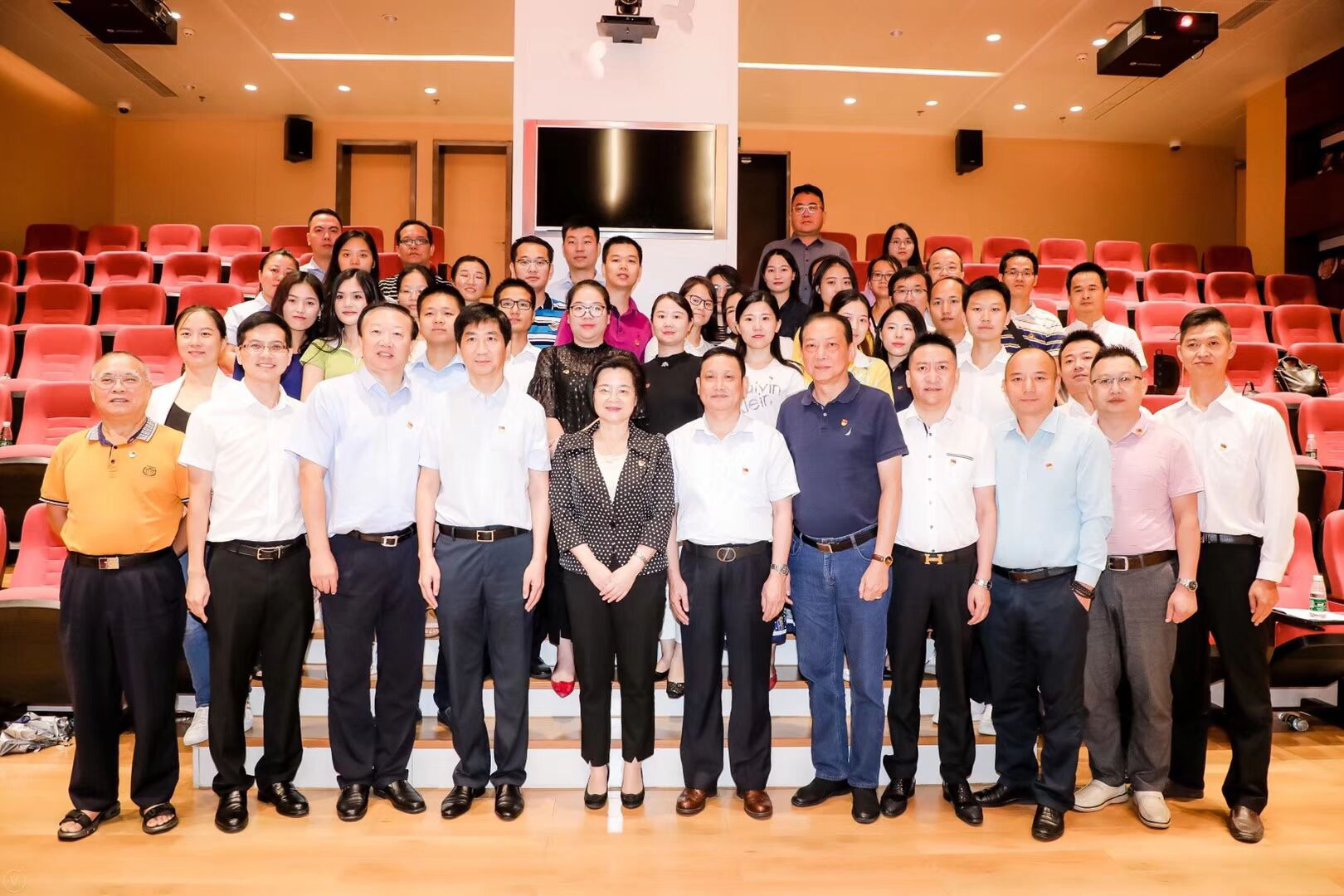 冠辰科技參加深圳市照明與顯示工程行業(yè)協(xié)會(huì)黨委成立大會(huì).png